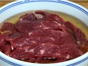 炒牛肉时 不要放盐和料酒腌制 教你正确做法 牛肉鲜嫩又好吃